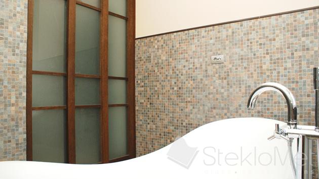 Деревянная перегородка с матовым стеклом в ванную (вид со стороны ванной)